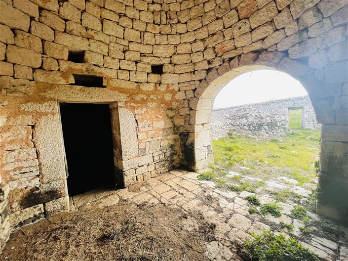 Image No.17-3 Bed Farmhouse for sale