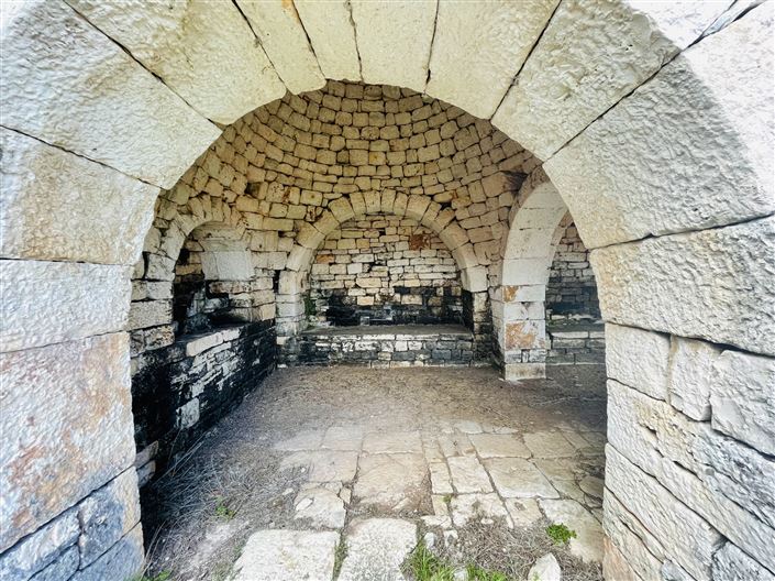 Image No.18-3 Bed Farmhouse for sale