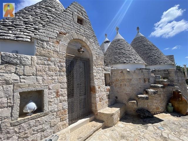 Image No.50-4 Bed Trullo for sale