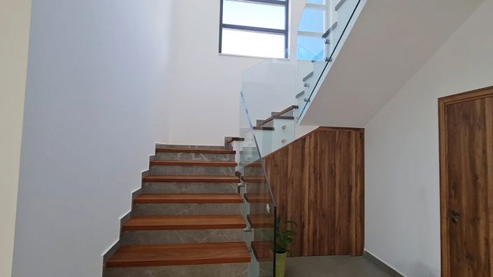 Image No.12-6 Bed Villa for sale