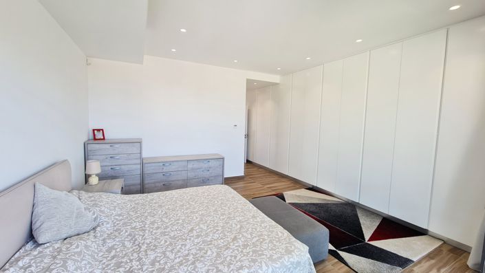 Image No.15-6 Bed Villa for sale