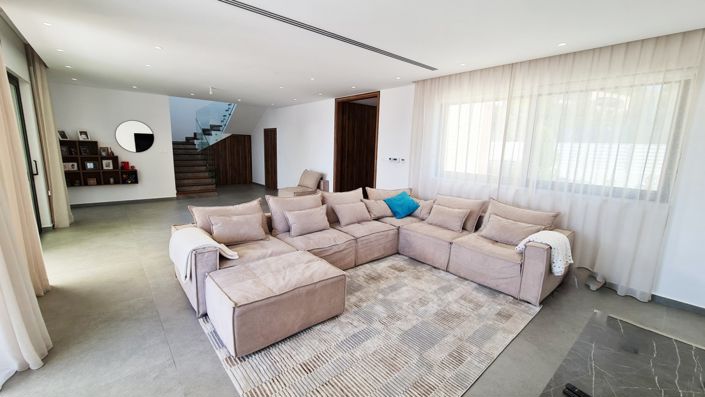 Image No.8-6 Bed Villa for sale