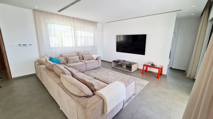 Image No.9-6 Bed Villa for sale