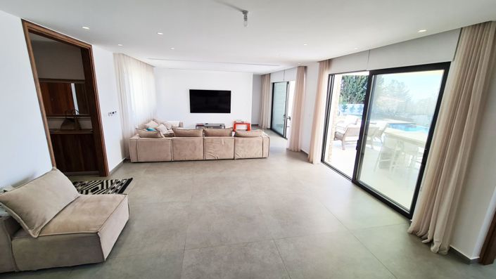 Image No.10-6 Bed Villa for sale