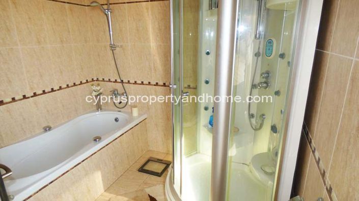 Image No.12-5 Bed Villa for sale