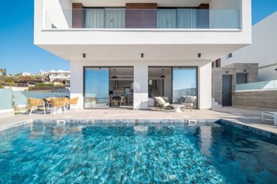 Detached Villa For Sale  in  Chlorakas