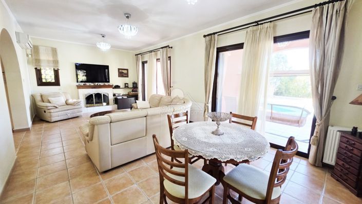 Image No.6-3 Bed Villa for sale