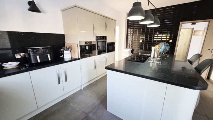 Image No.18-3 Bed Villa for sale