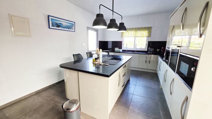 Image No.19-3 Bed Villa for sale