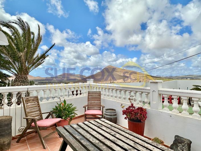 Image No.1-3 Bed Villa for sale