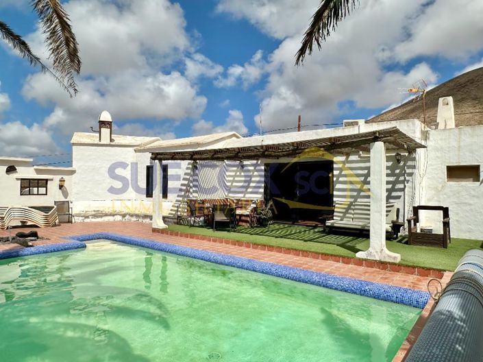 Image No.2-3 Bed Villa for sale