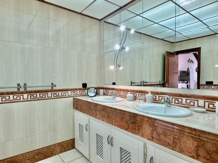 Image No.20-2 Bed Bungalow for sale