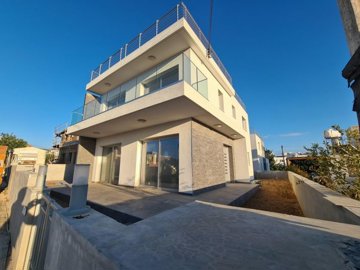 Detached Villa For Sale  in  Anavargos