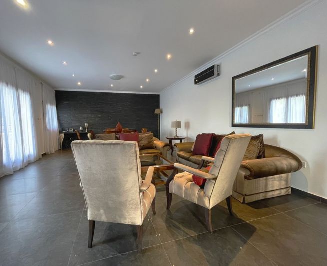 Image No.8-4 Bed House for sale