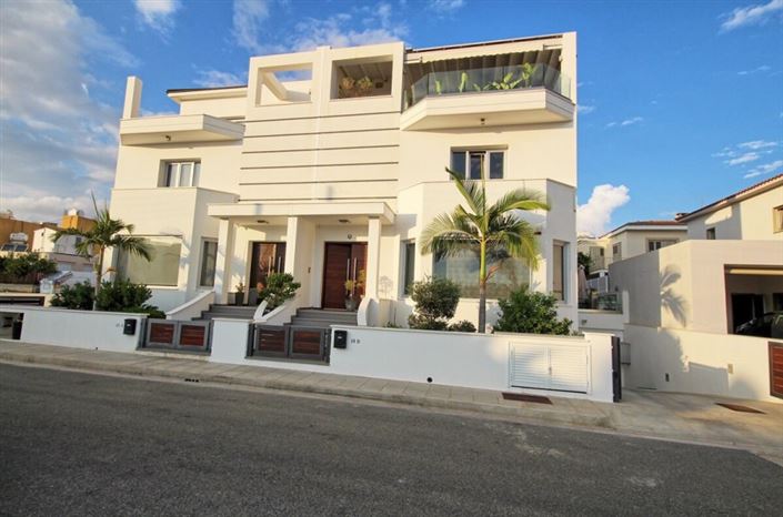 Image No.1-5 Bed Villa for sale