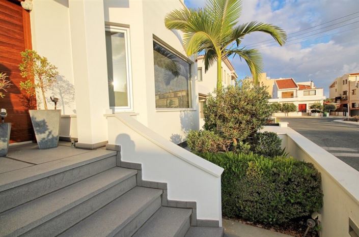 Image No.2-5 Bed Villa for sale