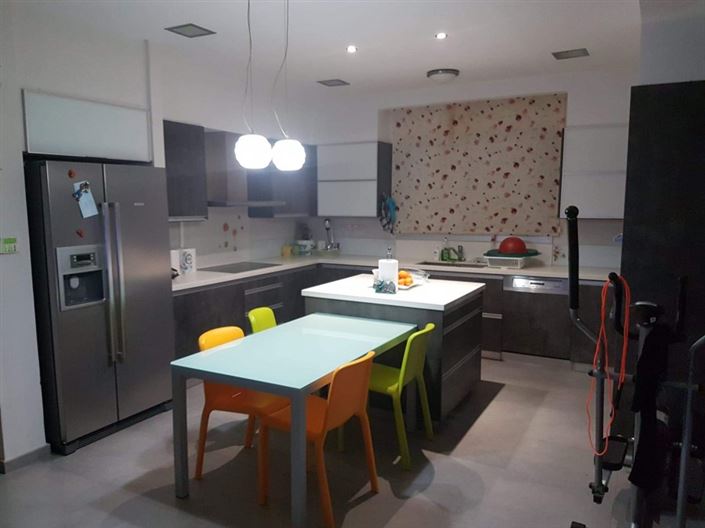 Image No.3-4 Bed Villa for sale