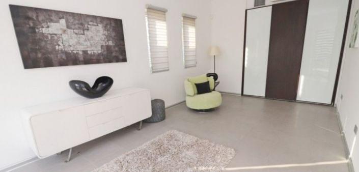 Image No.10-3 Bed Villa for sale