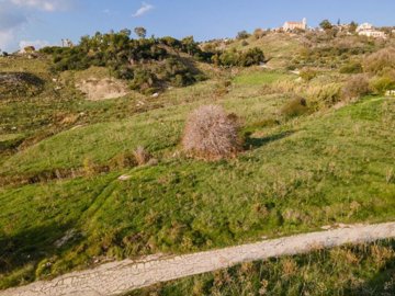 Residential Land  For Sale  in  Armou