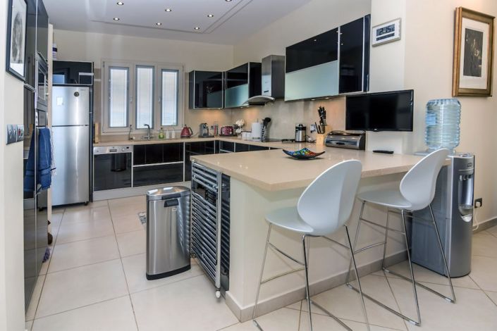 Image No.3-4 Bed Villa for sale