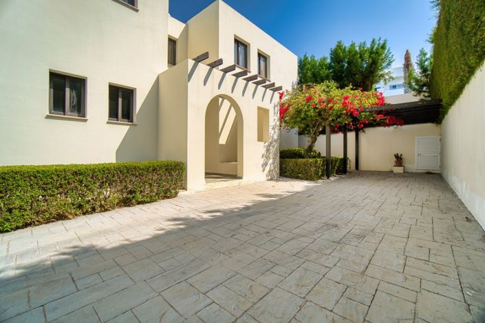 Image No.1-3 Bed Villa for sale