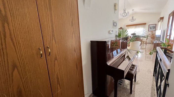 Image No.6-3 Bed Villa for sale