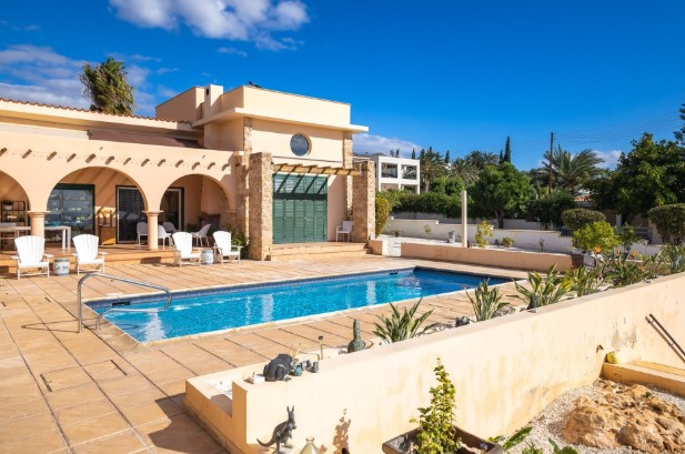 Image No.8-6 Bed Villa for sale