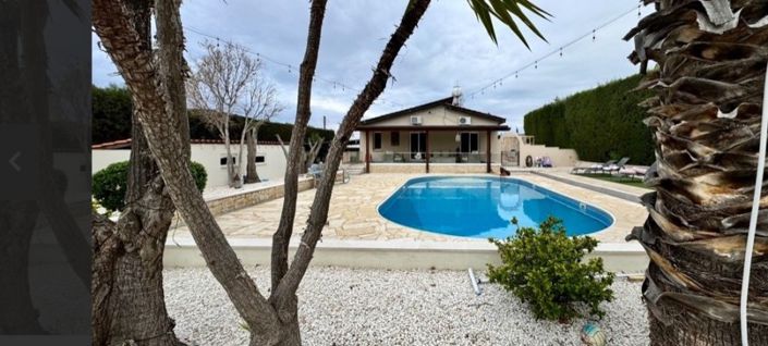 Image No.2-5 Bed Bungalow for sale