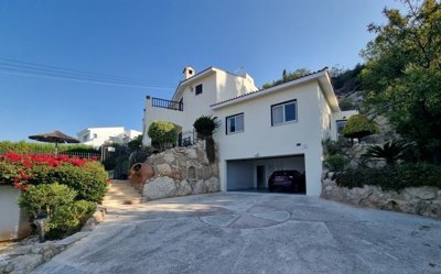 Detached Villa For Sale  in  Kamares