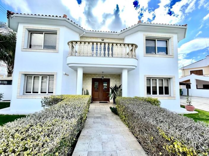 Image No.1-5 Bed Villa for sale