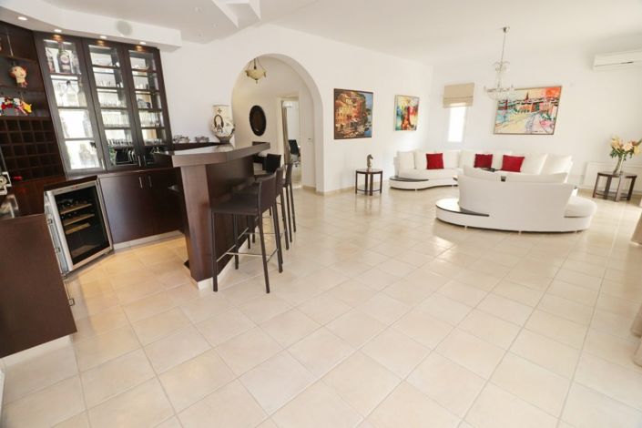 Image No.10-5 Bed Villa for sale