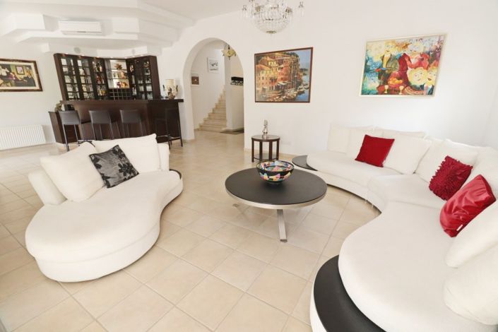 Image No.8-5 Bed Villa for sale