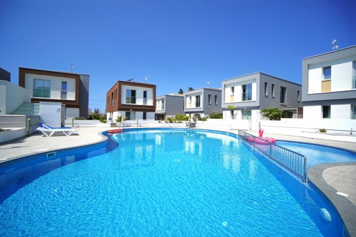 Image No.2-3 Bed Villa for sale