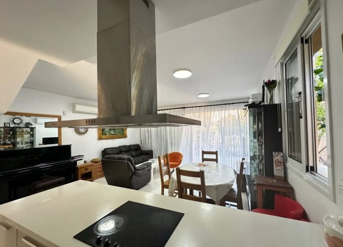 Image No.2-4 Bed Villa for sale