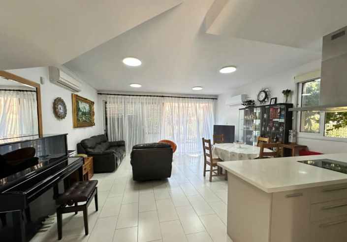 Image No.3-4 Bed Villa for sale