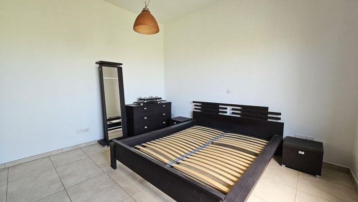 Image No.8-2 Bed House for sale