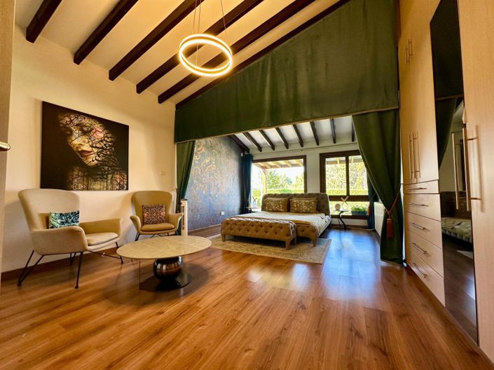 Image No.2-7 Bed Villa for sale