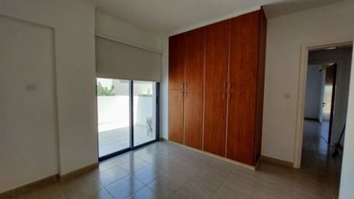 Building For Sale  in  Yeroskipou