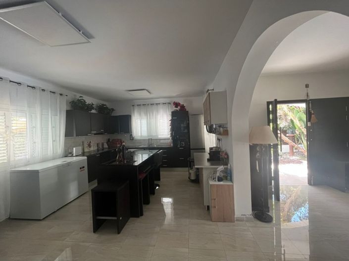 Image No.10-4 Bed Villa for sale