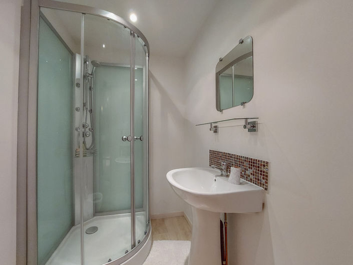 Image No.12-5 Bed House for sale