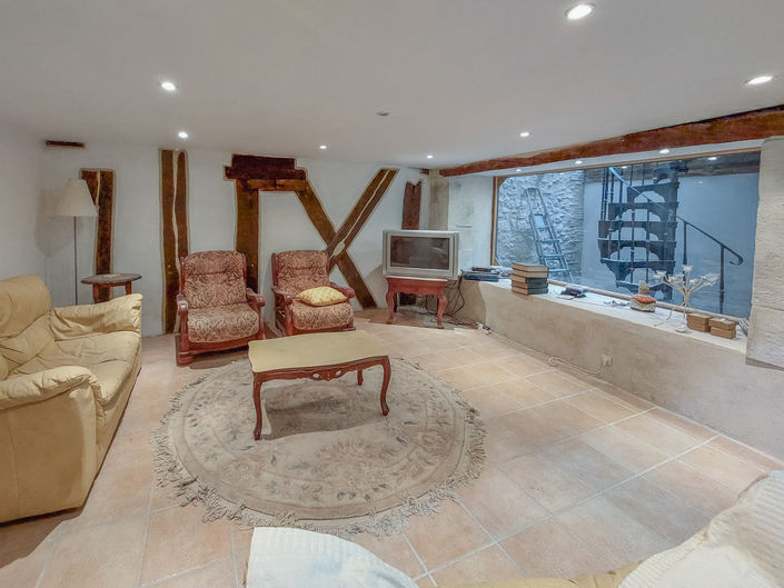 Image No.6-5 Bed House for sale