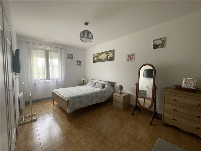 Image No.10-3 Bed House for sale