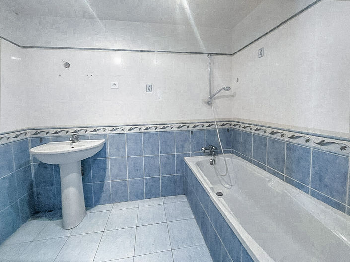 Image No.5-2 Bed House for sale