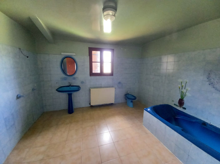 Image No.10-3 Bed House for sale