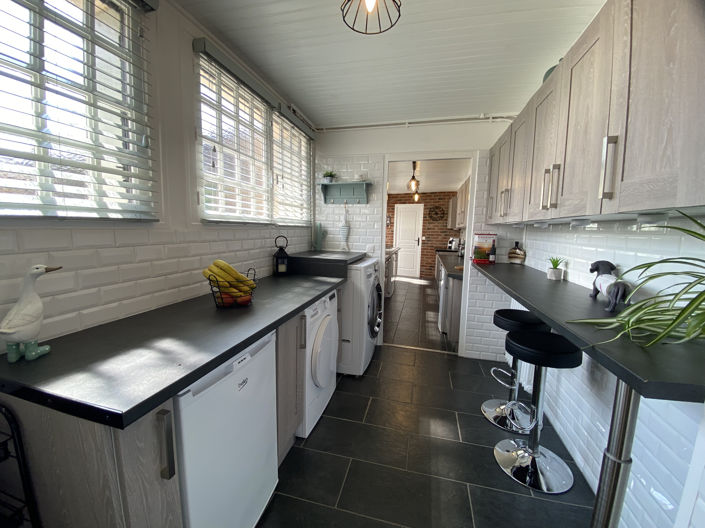 Image No.6-5 Bed House for sale