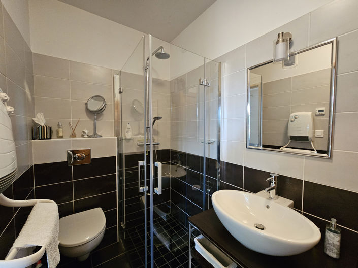 Image No.9-3 Bed House for sale