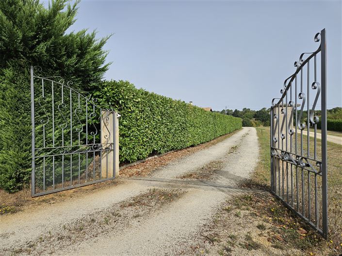 Image No.20-3 Bed House for sale