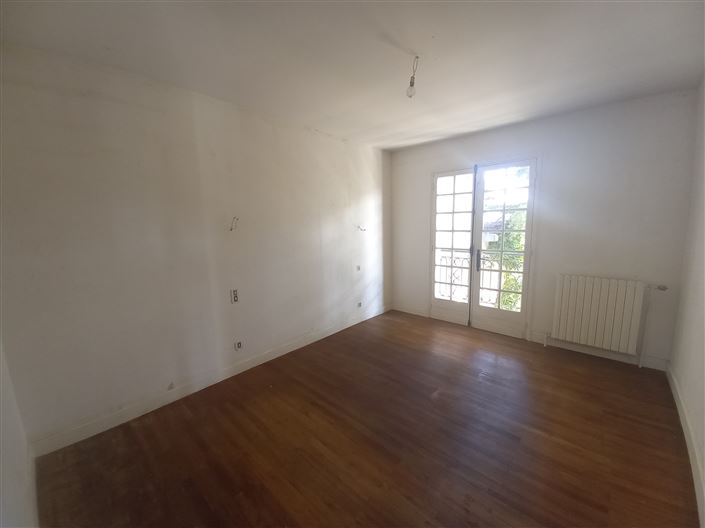 Image No.9-2 Bed House for sale