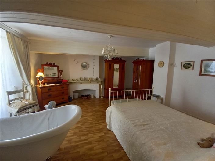 Image No.5-2 Bed House for sale