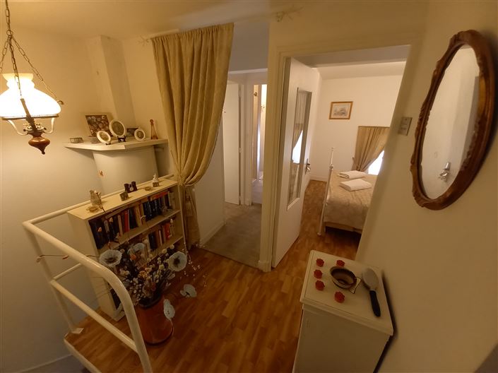 Image No.9-2 Bed House for sale